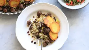 طرز تهیه عدس پلو با گوشت قلقلی و کشمش