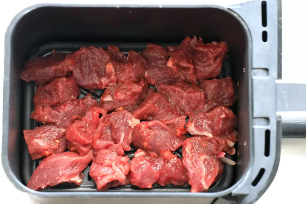 گوشت رو مزه دار کنید برای کته کباب شمالی (این مقدار برای حدود ۲ تا ۳ نفر مناسبه)